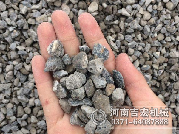 瓜子石制砂选用对辊破碎机是您最明智的选择!