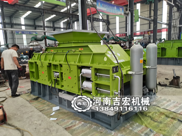 砂石子制砂设备选用哪种机器比较好,我们推荐您使用液压对辊制砂机!