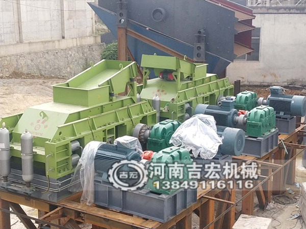 时产60吨铁矿石对辊破碎机多少钱一台,哪个厂家的质量比较好?