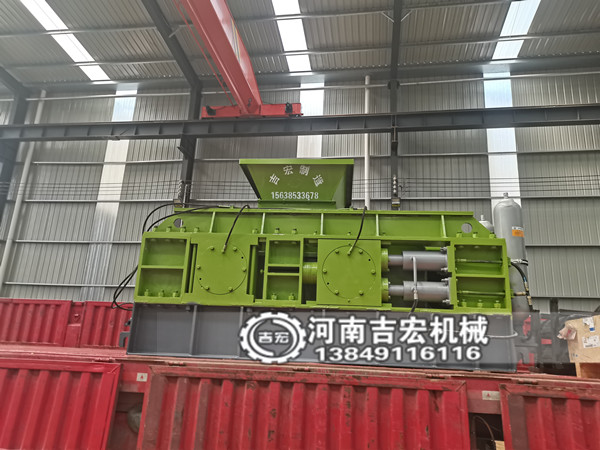 十公分煤炭破碎到1公分就用双齿辊破碎机,颗粒均匀粉状少!