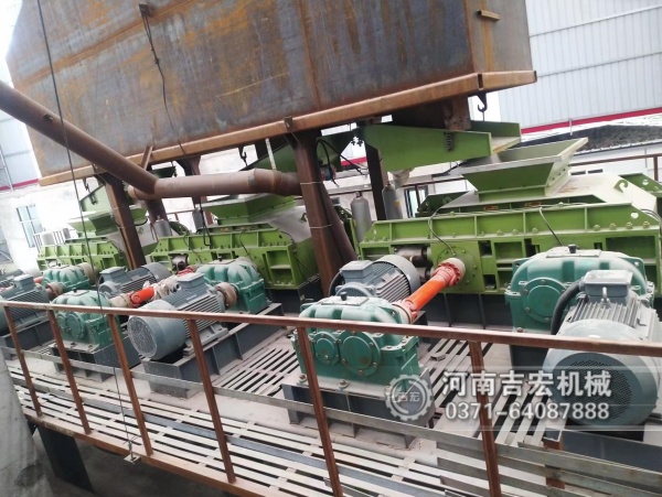 锤破易损、冲击破过粉?方解石制砂的完美解决方案:液压对辊制砂机!